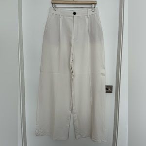 Zara Wide Leg pants with pleats. Size M